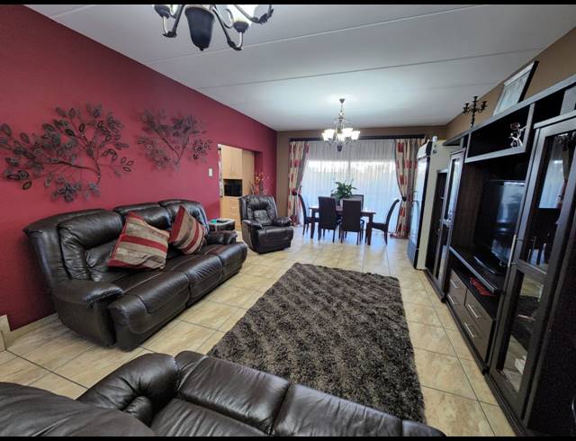 3 BEDROOM TOWNHOUSE FOR SALE IN VANDERBIJLPARK SE 8